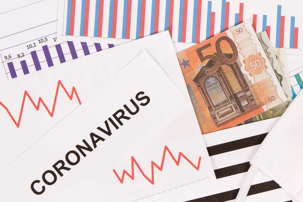 Inscriptie Coronavirus Munteenheden Euro Neerwaartse Grafieken Vertegenwoordigen Financiële Crisis Veroorzaakt — Stockfoto