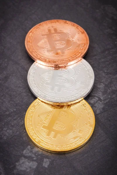 Bitcoins Als Symbool Van Elektronisch Virtueel Geld Cryptogeld Munt Donkere — Stockfoto