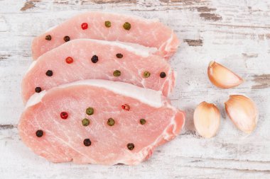 Biberli taze fileto ve öğle veya akşam yemeği için sarımsak.