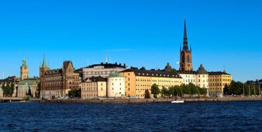 Stockholm, İsveç 'te Eski Kent' in (Gamla Stan) manzaralı yaz manzarası