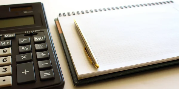 Kalkulačka Pero Notebook Bílém Pozadí — Stock fotografie