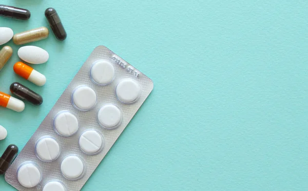 Embalagem Medicamentos Analgésicos Antibióticos Vitaminas Comprimidos Aspirina Conjunto Blisters Brancos — Fotografia de Stock