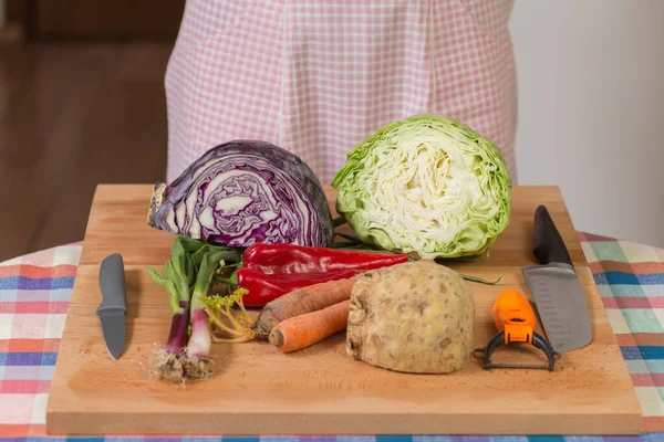 木の板に新鮮な野菜のミックス 健康的な食品 ストック写真