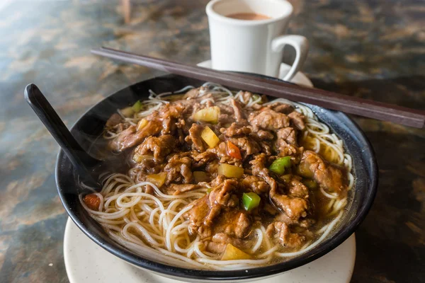 Hong Kong Cafe estilo Satay carne de arroz macarrão — Fotografia de Stock