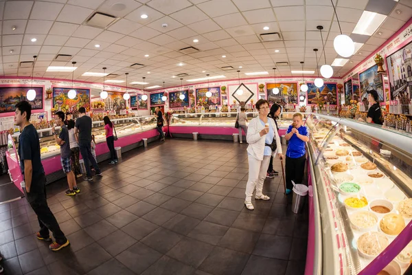 Famous Gelato Ice Cream Palour in Vancouver, Canada — Stock Photo, Image