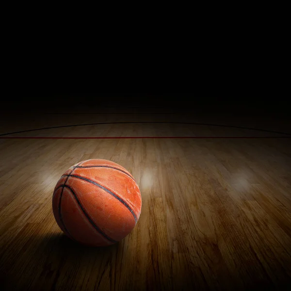 Arena de baloncesto con pelota en la cancha y espacio de copia — Foto de Stock