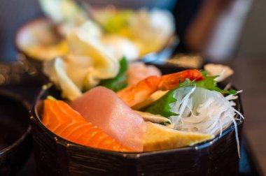 Chirashi Sashimi pilav kasesi closeup