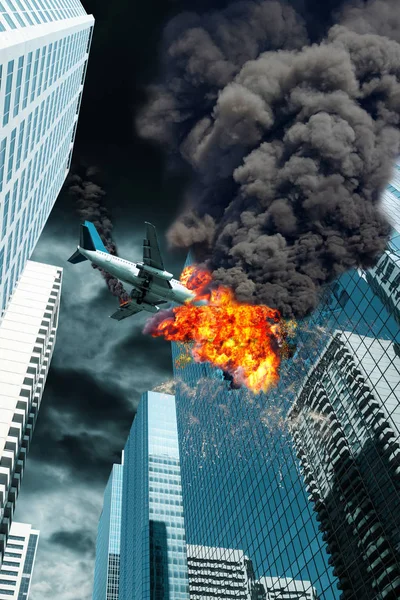 街の建物にクラッシュする飛行機の映画の描写 — ストック写真