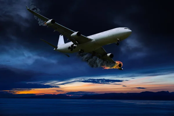 Filmisch portret van vliegtuig met motor vuur — Stockfoto
