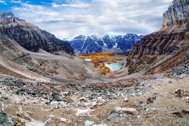 Kanada kayalık dağlarında Larch vadi Panorama