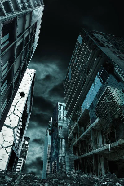 Retrato cinematográfico de la ciudad destruida Orientación vertical — Foto de Stock