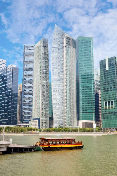 Singapur iş merkezlerinin on the Marina Bay — Stok fotoğraf