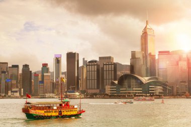 Hong Kong Victoria Limanı üzerinden günbatımı