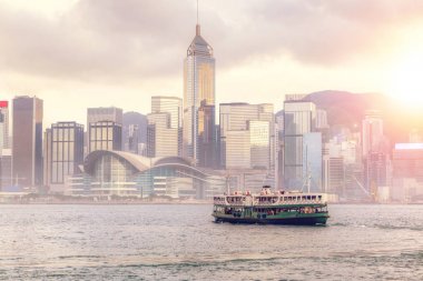 Hong Kong Victoria Limanı üzerinden günbatımı