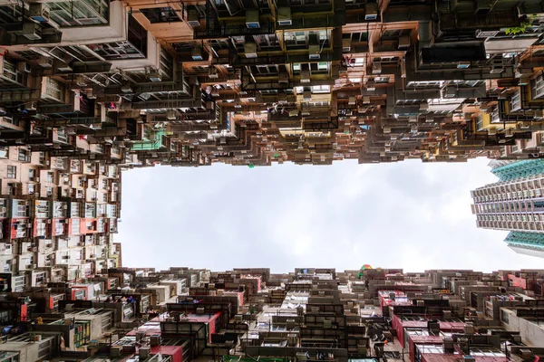 Überfüllte Wohnungen in Hongkong — Stockfoto