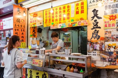 Sokak satıcısı Mongkok, Hong Kong gıda satış