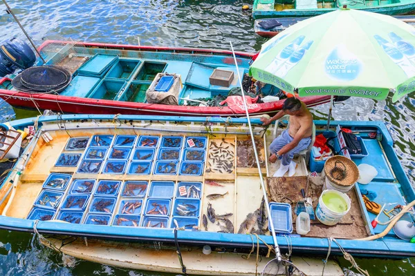 Mercado flotante de mariscos en Sai Kung, Hong Kong — Foto de Stock