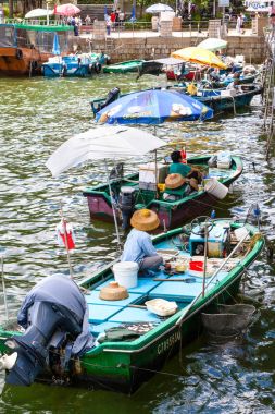 Sai Kung, Hong Kong içinde yüzen deniz ürünleri pazarı