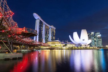 Marina Bay Sands Singapur'a ikonik Helix köprü yol açar