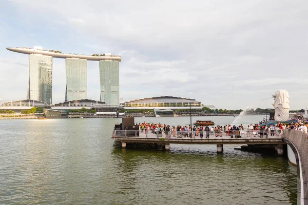 Iconic Singapore Merlion Park le jour de l'été — Photo