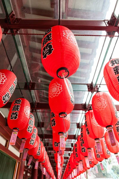 シンガポールでの中国寺院で赤い提灯 — ストック写真