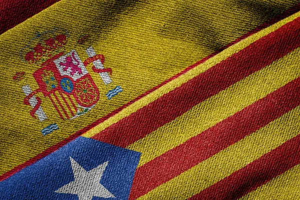 Flaggor av Spanien och Katalonien på Grunge konsistens — Stockfoto
