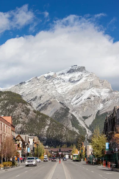 Site urbain de Banff dans les Rocheuses canadiennes, Canada — Photo