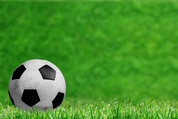 Kopya alanı ile sahada futbol topu