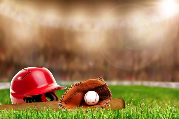 Attrezzatura da baseball su erba con spazio di copia — Foto Stock