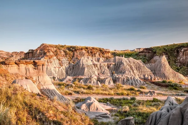 Neúrodná půda Dinosaur Provincial Park v Albertě, Kanada — Stock fotografie