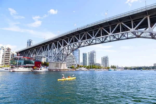 Granville Street Bridge Over False Creek em Vancouver — Fotografia de Stock