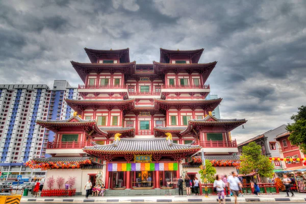 Vue de la rue du temple de la relique dentaire Bouddha à Singapour — Photo