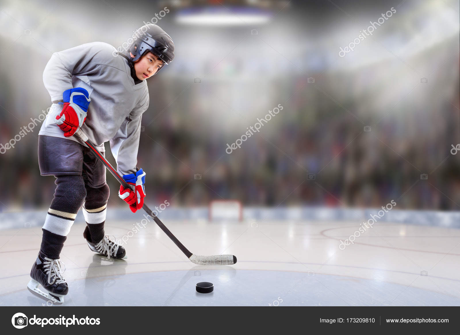Junior Hockey Player Puck Handling in Arena — Stock Photo © ronniechua