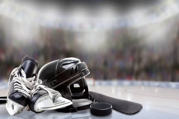 Ice Hockey Helmet, Skates, Stick and Puck in Rink — Stock Photo, Image