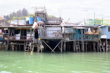Tepedeki evlerinde Tai O balıkçı köyü, Hong Kong