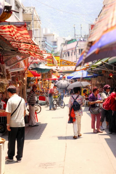 Tai O hlavní ulice na ostrově Lantau v Hong Kongu — Stock fotografie