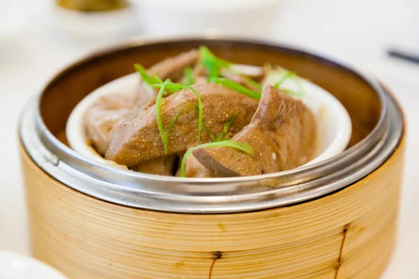 Chinese braised Pork Liver Dim Sum in Bamboo Steamer — Stock Photo, Image