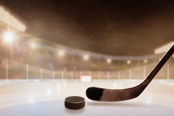 Outdoor Hockey Stadium With Stick and Puck on Ice — Stock Photo, Image