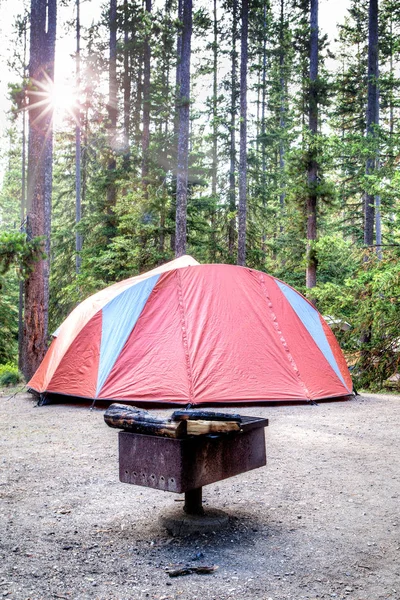 Camping de verano en el Parque Nacional Banff — Foto de Stock