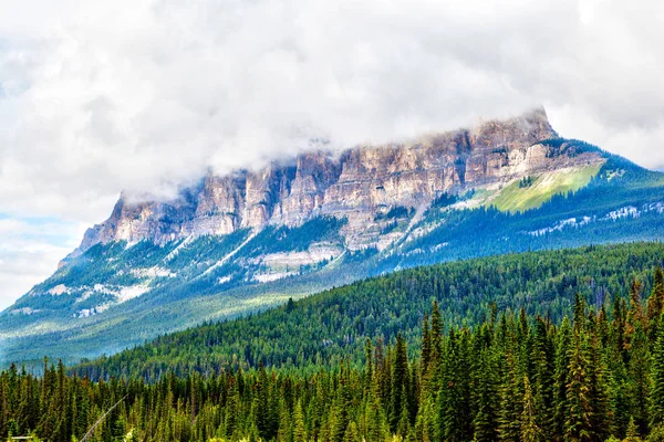 Heavy Clouds Over Castle Mountain in Banff National Park — Stock Photo, Image