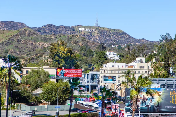 Hollywood schild vom hollywood boulevard aus gesehen — Stockfoto