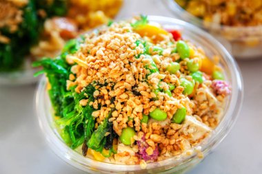 Geleneksel Hawaiian Poke gıda kase