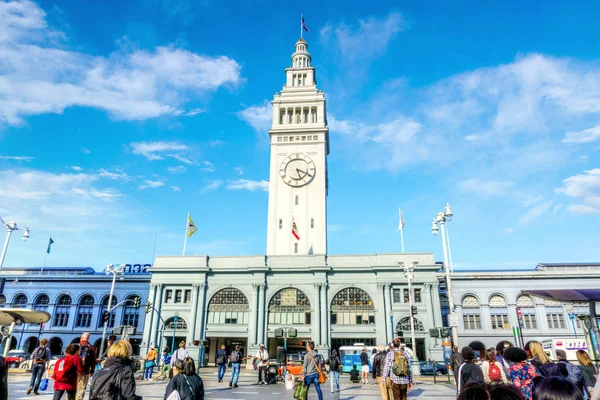 Historische San Francisco Ferry Terminal en marktplaats — Stockfoto