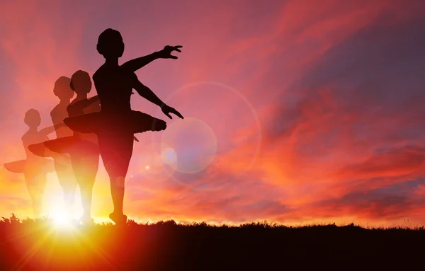 Silhouette Girls Dancing Vibrant Golden Sunrise Sunset Background Copy Space — Stock Photo, Image