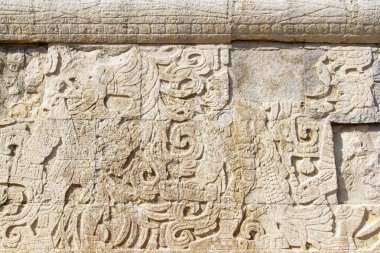 Chichen Itza 'daki Wall of Game Court' a Antik Maya oymaları