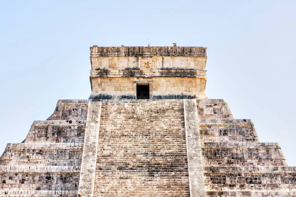 Pirámide de Kukulcan en Chichén Itzá en la península de Yucatán, México —  Fotos de Stock