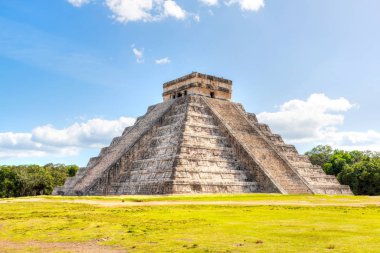 Meksika, Yucatan Yarımadası 'ndaki Chichen Itza' da Kukulcan Piramidi