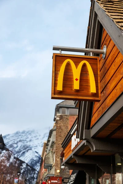 Banff Canada Feb 2020 Restaurante Mcdonald Com Seu Único Sinal — Fotografia de Stock