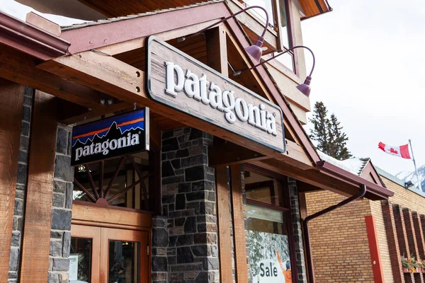 Banff Canada Feb 2020 Patagonia Store Its Sign Busy Banff — Stock Photo, Image