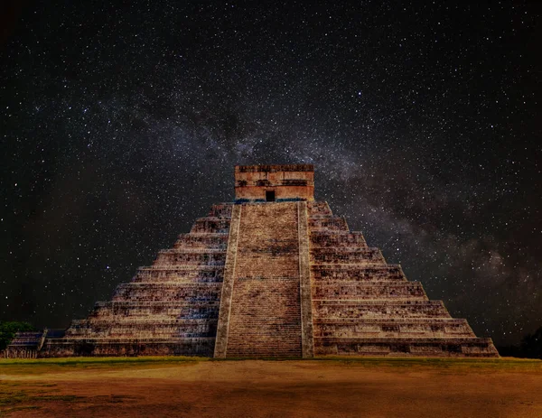 Pirámide Maya Kukulcan Castillo Chichén Itzá México Por Noche Con — Foto de Stock